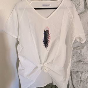 Brand New!! White With 🪶Feather Design 🪶V-Neck Top size XL